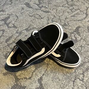 Kids old skool velcro vans size 1